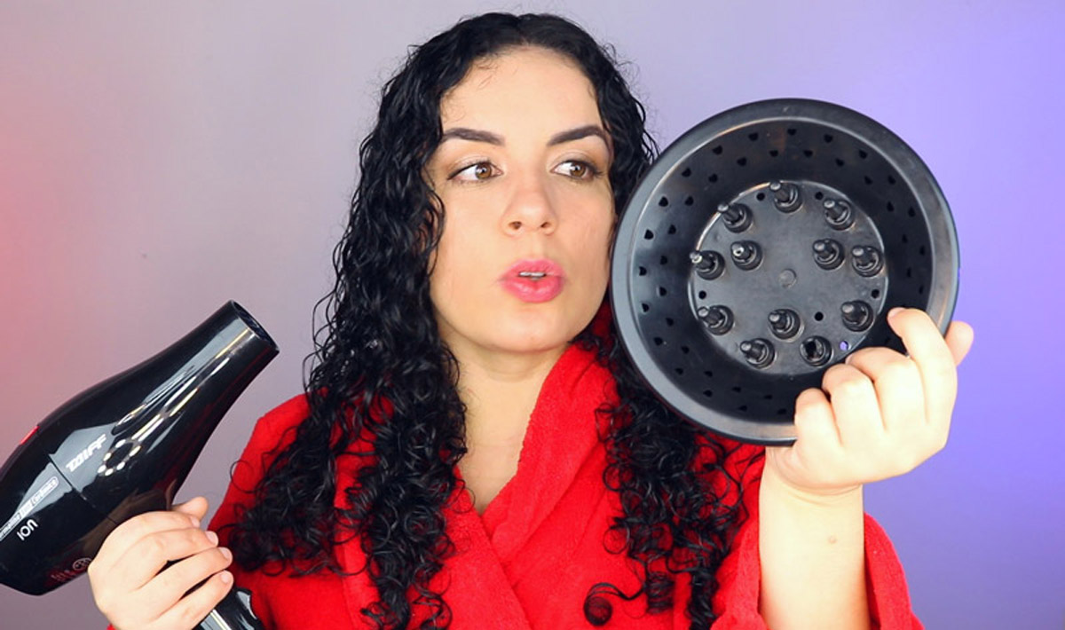 Como secar o cabelo cacheado corretamente